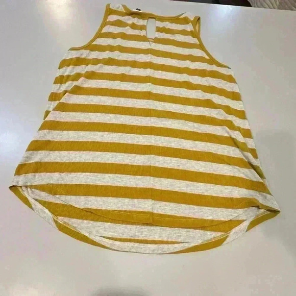 Cabi Knit Sleeveless Yellow Stripe Tank Size Medium Size Large - Picture 2 of 5